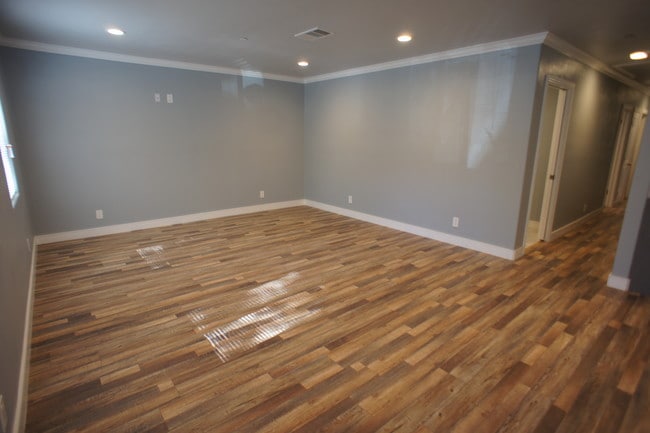 Sala de estar - 9063 Cattaraugus Ave