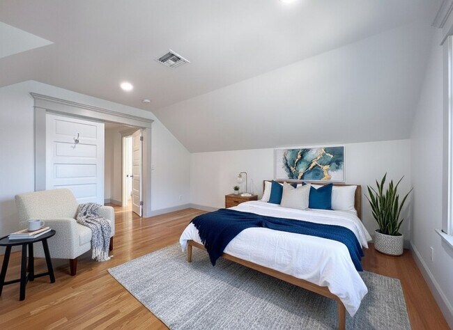 Photo - 929 W 23rd St Apartment Unit 929