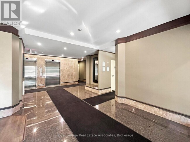 Photo - 67 Caroline St S Unit 13E