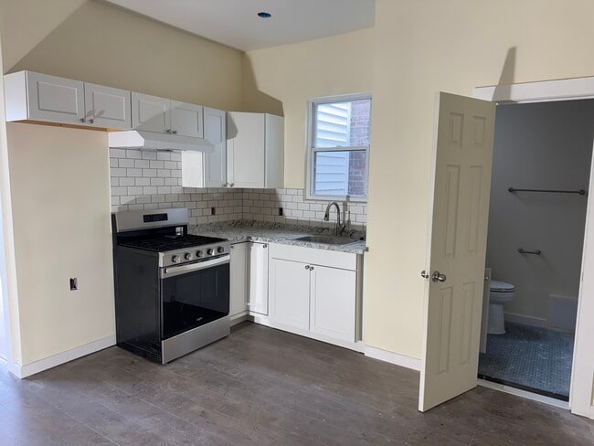 Building Photo - 213 Harrison Ave Unit Second Floor Apartment