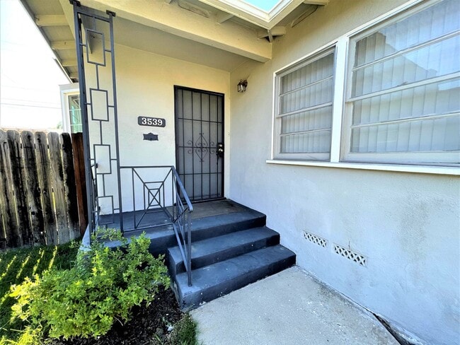 Photo - 3539-3541 Lewis Ave. Unit 3539