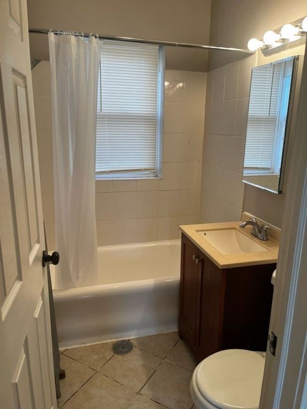 Photo - 1336 E 76th St