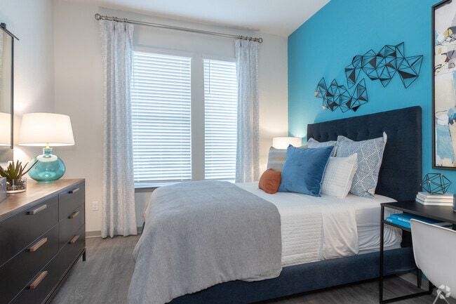 2BR, 2BA, - 1088SF