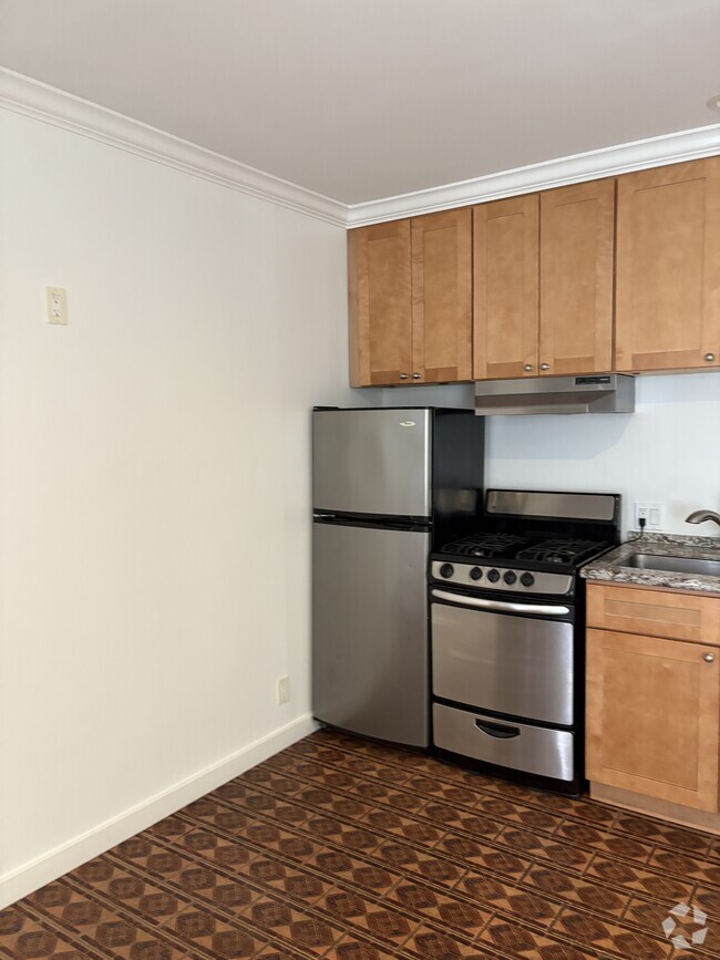 Building Photo - 8028 Blackburn Ave Unit 8028 Rental