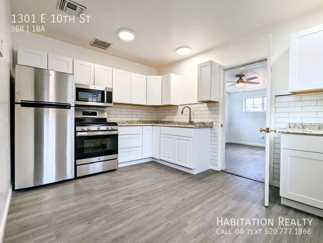 Building Photo - 1301 E 10th St