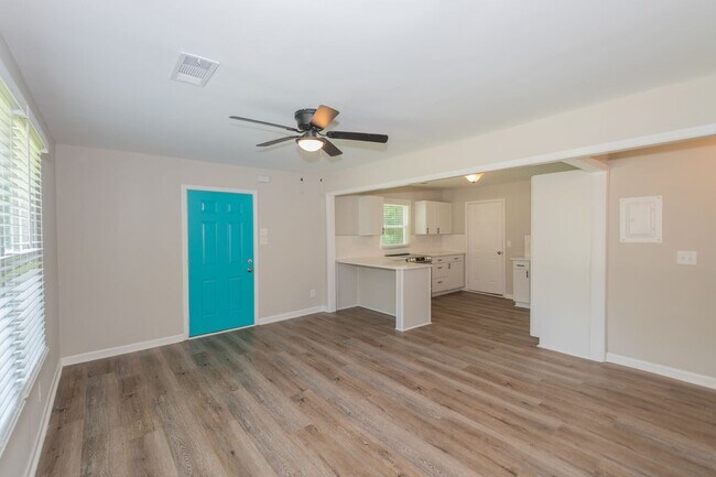 Photo - 525 Baker Cir NW