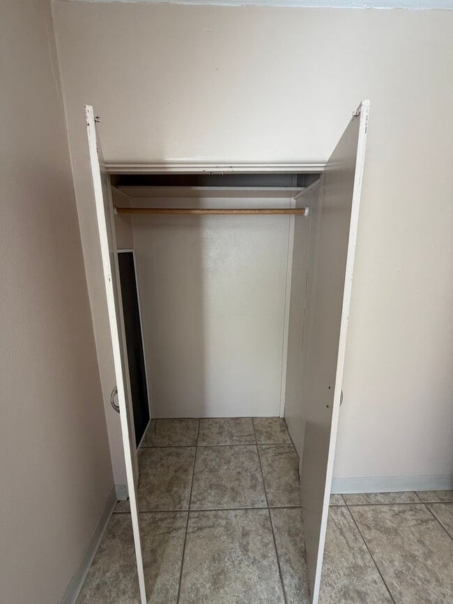 Photo - Spacious 1 bedroom, 1 bath Apartment with Tile Throughout!