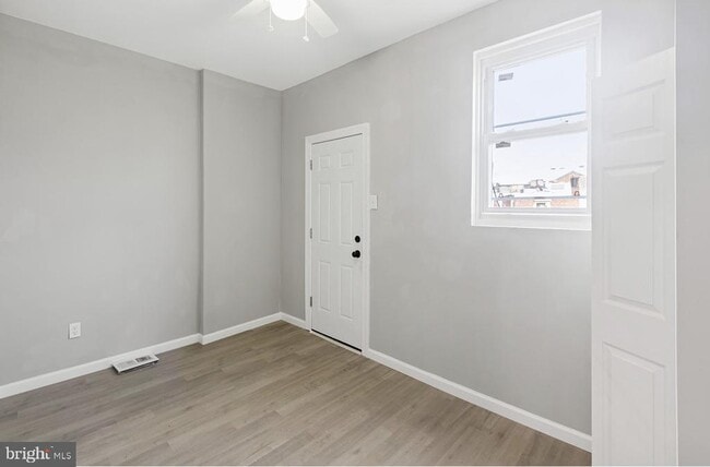 Photo - 6011 Catharine St