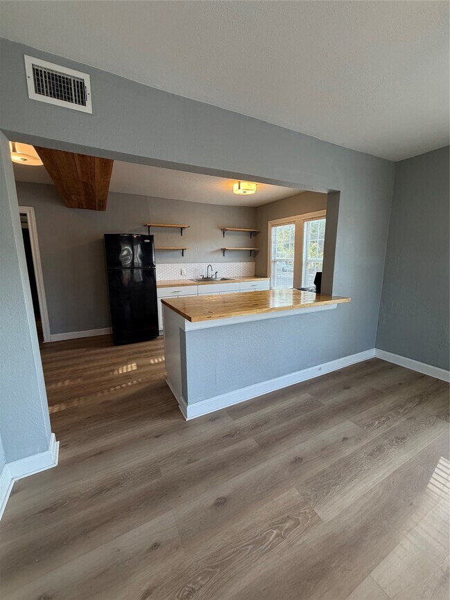 4615 Schroeder St Unit 1