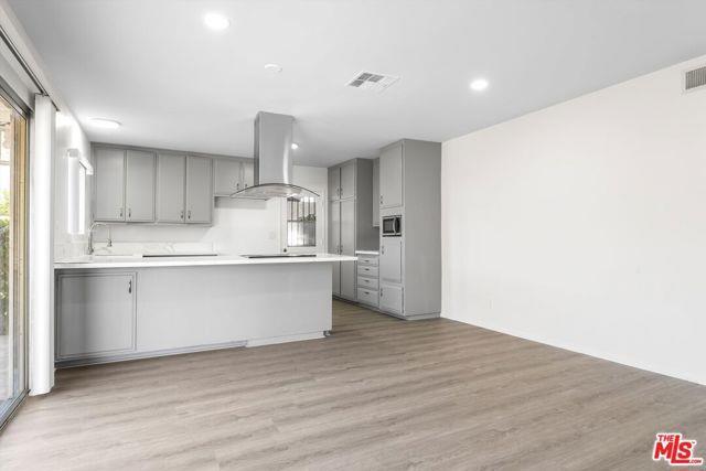 Photo - 19717 Chase St