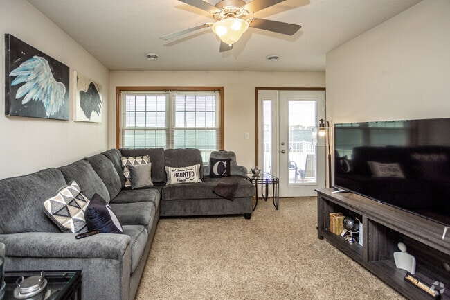 1HAB, 1BA - 819&nbsp;ft² - Tiverton Court Apartments