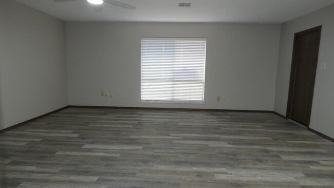 Photo - 6404 NW Birch Ave