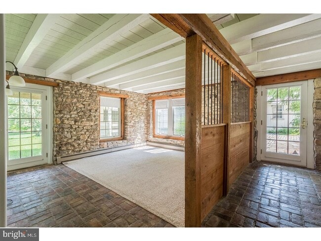 Building Photo - 6054 Honey Hollow Rd Unit 2 Rental