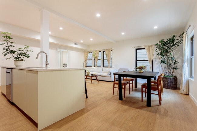 Photo - 4541 Melbourne Ave Unidad 3