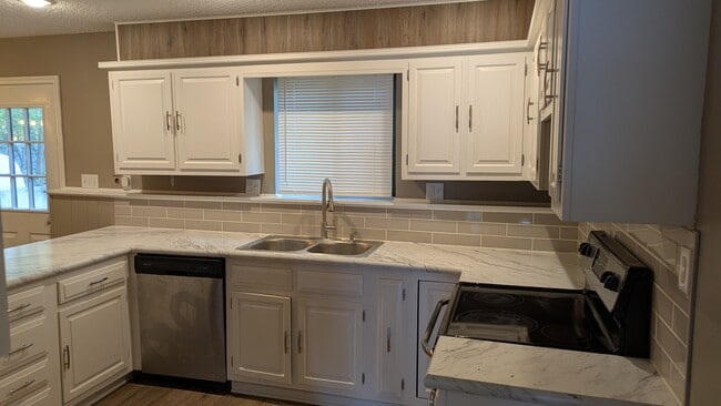 Photo - 10171 Haskins St