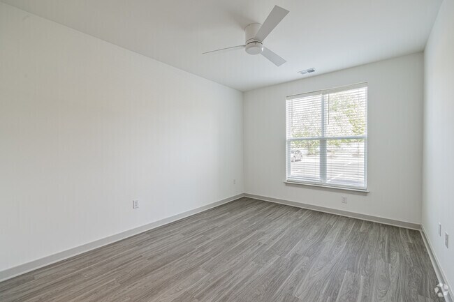 2BR, 2BA - 994SF - Primary Bedroom