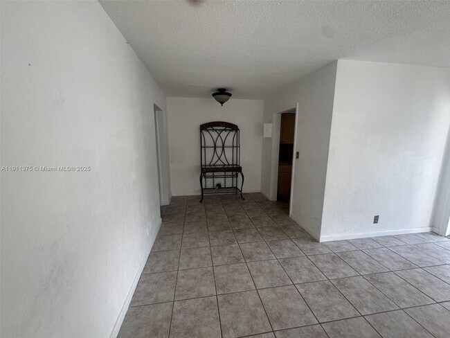 Photo - 923 SE 2nd Ave Unit 4