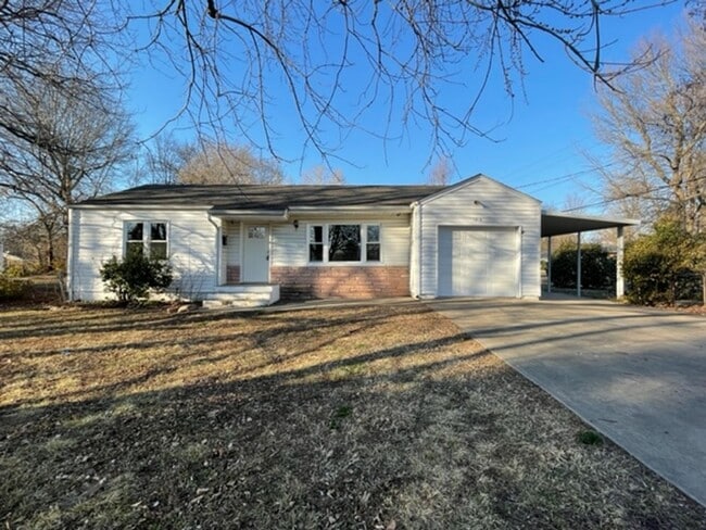 Building Photo - HUGE SHOP! Updated 3 bedroom home in great location close to Mercy
