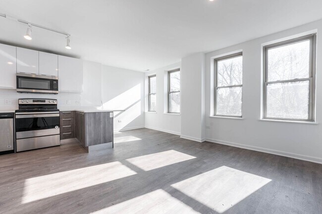 Building Photo - Renovated 1 Bed in Uptown Unit 302