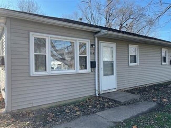 Building Photo - 1104 Eastview Dr