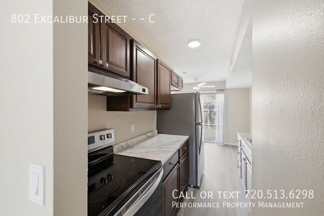 Photo - 802 Excalibur St