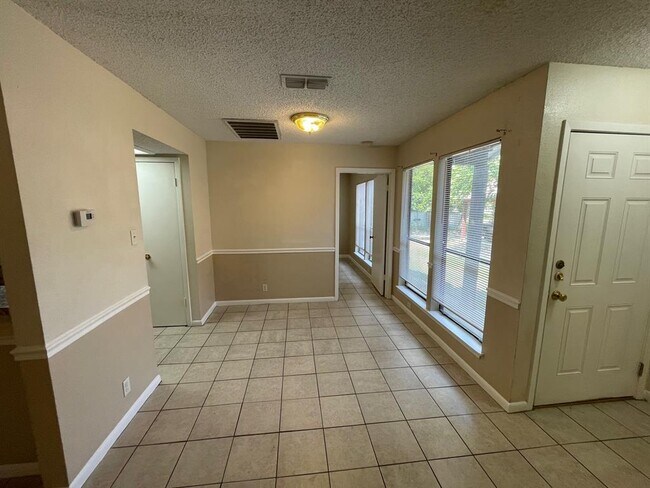 318 W William Cannon Dr