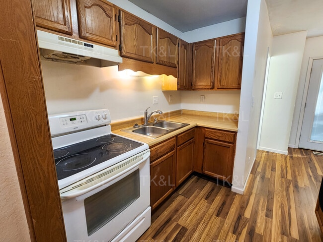 Photo - 805 W 4th St