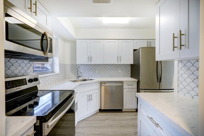 Building Photo - 18081 SE Country Club Dr Unit 265