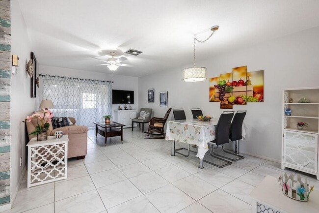 Photo - 2995 Crosley Dr W Unidad E