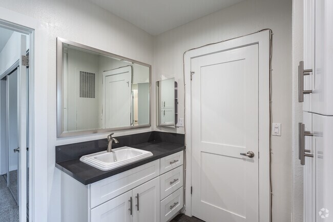 2BR, 1BA - 875 SF - #210