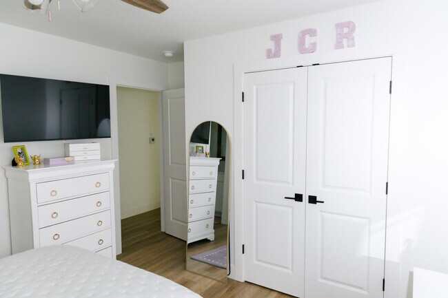 Photo - Fall 2026 Application House