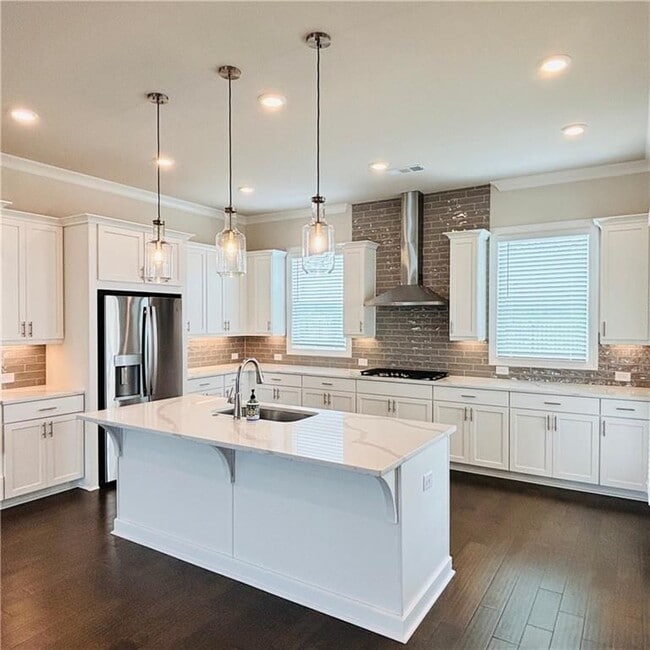 Photo - 657 SUMMIT HILL Way