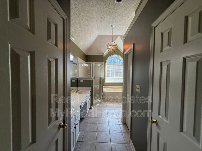 3066 Shadow Green Ln