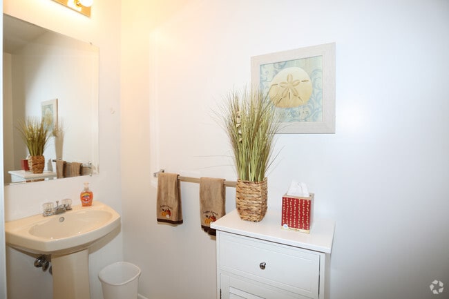 Powder Room - Crystal Commons Townhomes