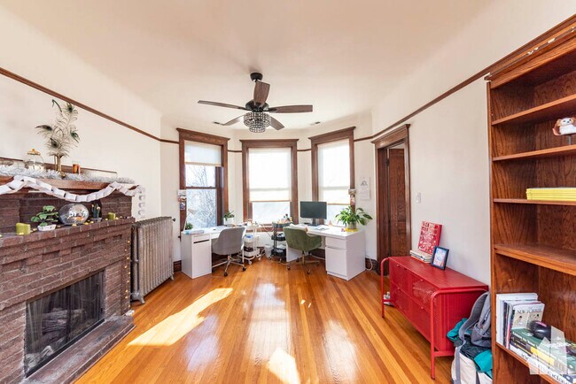 842 W Waveland Ave Unit 3 bed 1 bath w garage