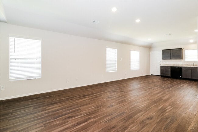 2157 Middle Rdg Dr