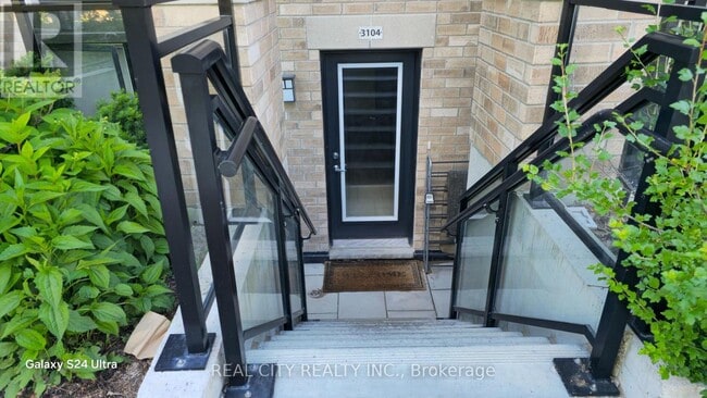 Photo - 60 Elizabeth St S