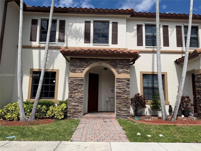 Building Photo - 544 SE 32nd Ave