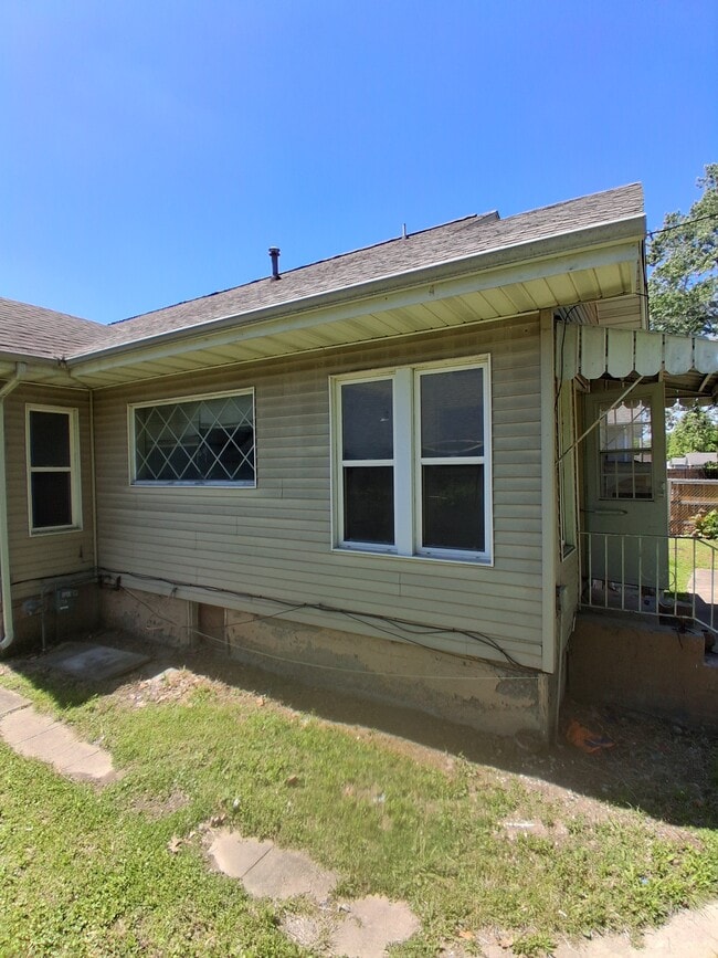 Photo - 205 E Saint Louis St