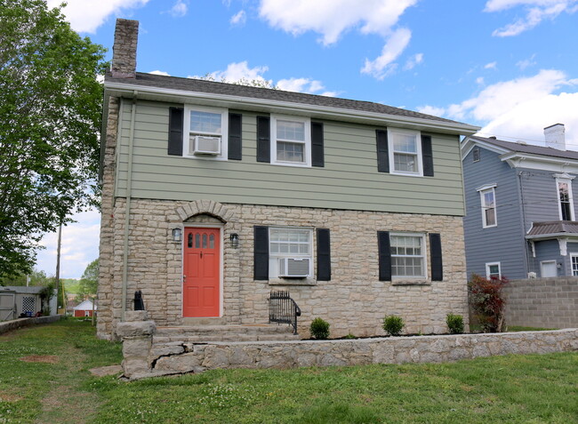 Photo - 210 W Poplar St Casa Unidad B
