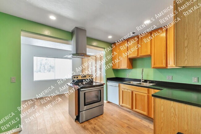 9011 W Floyd St
