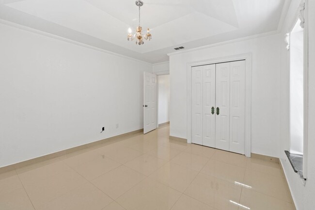 Photo - 2203 E 19th St