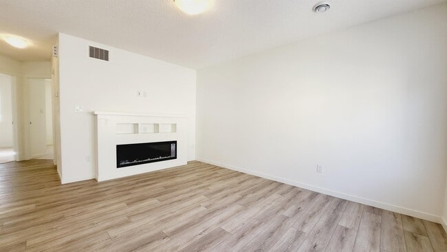 Photo - 1530 Tamarack Blvd NW