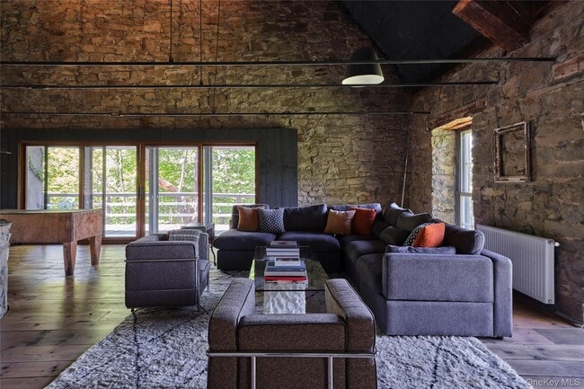 Photo - 1883-1213 NY-213