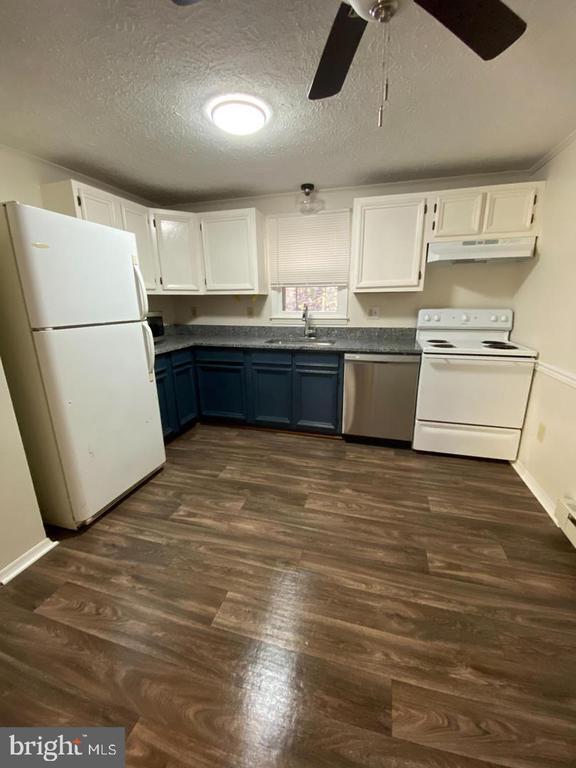 Building Photo - 1005 Lower Clubhouse Drive Unit 1
