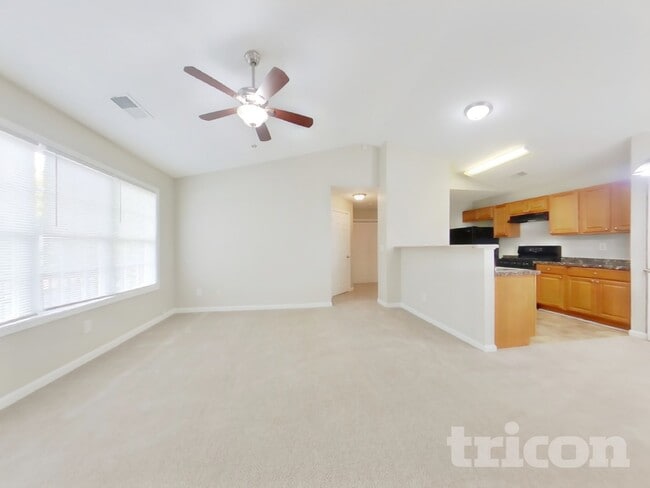 Photo - 172 Greystone Cir