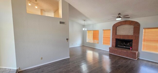 Photo - 1601 W Oakland St