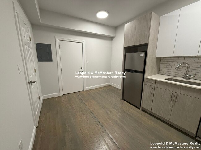 Photo - 70 Peterborough St