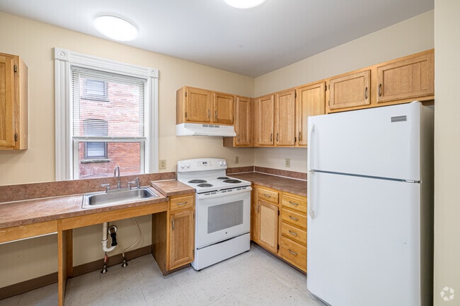 2BR, 1BA - Kitchen