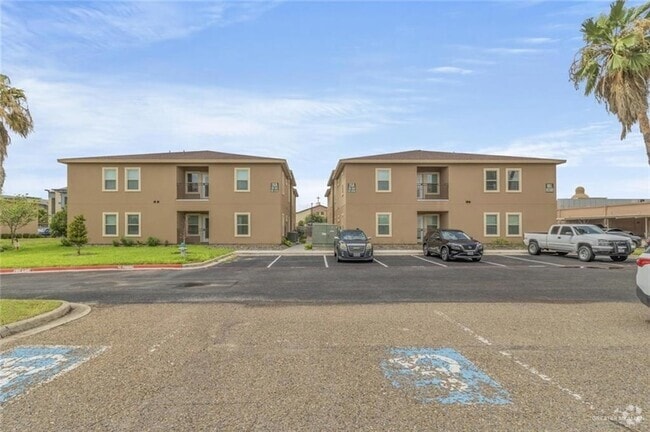 Building Photo - 900 E Redbud Ave Unit 16A3 Rental